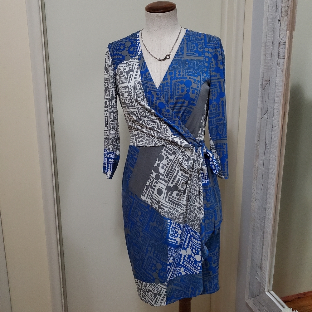 Ivy & Blu Wrap Jersey Dress Geometric Dot Print Colorblock Blue Gray & White 6
